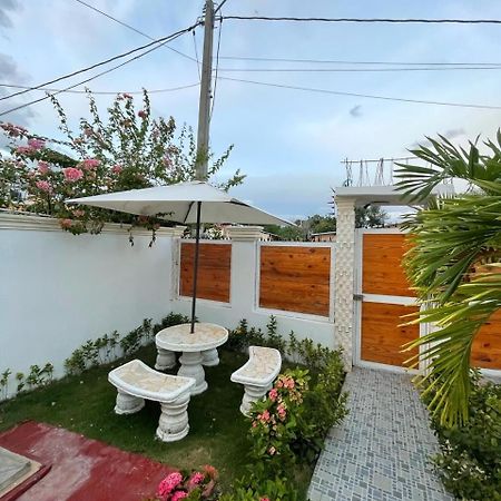 Villa Confortable De 2 Habitaciones เปเดร์นาเลส ภายนอก รูปภาพ